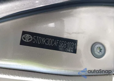 2015 Toyota Sienna Xle 8 Passenger z USA, uszkodzony, nr VIN 5TDYK3DC4FS681031